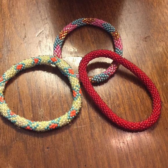 Bundle of three bracelets. - Picture 1 of 4